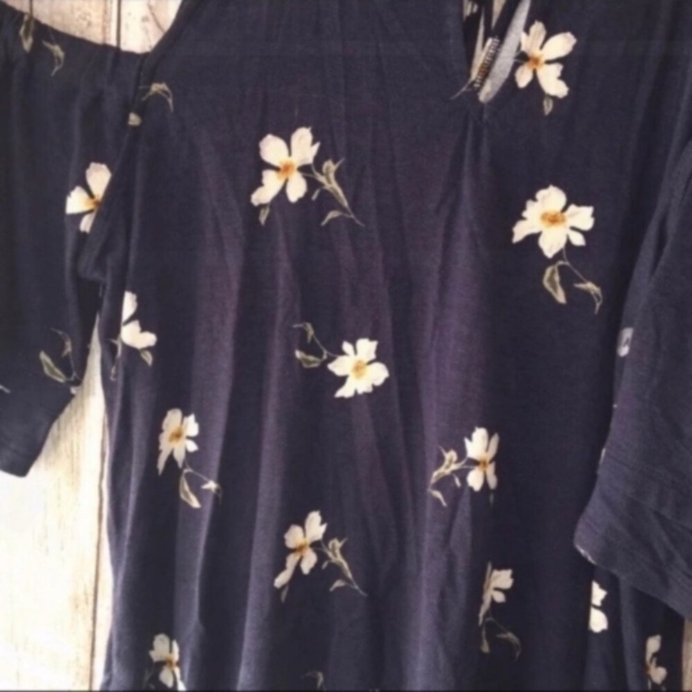 NWT American Eagle Navy Floral Cold Shoulder Blouse - Picture 3 of 5